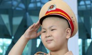Bệnh nhi thỏa ước mơ làm cảnh sát giao thông đã qua đời